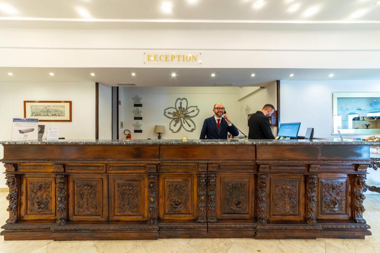Hotel Sakura Torre del Greco Esterno foto