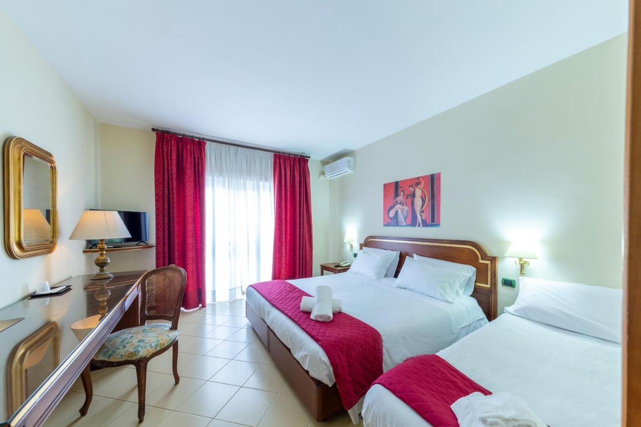 Hotel Sakura Torre del Greco Esterno foto